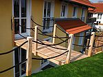 Holzbrücke zur Dachterrasse