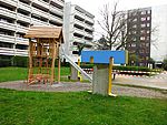Robinienturm zwischen zwei T`s