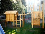 Spielhaus mit Steg